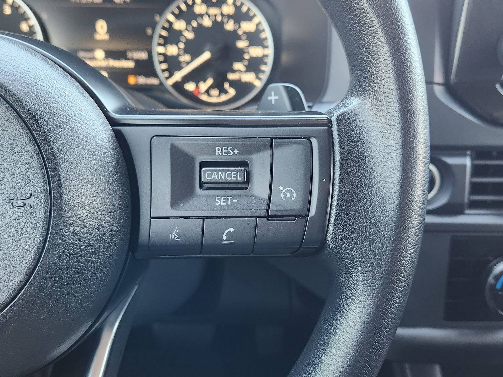 Used 2023 Nissan Pathfinder S image 31