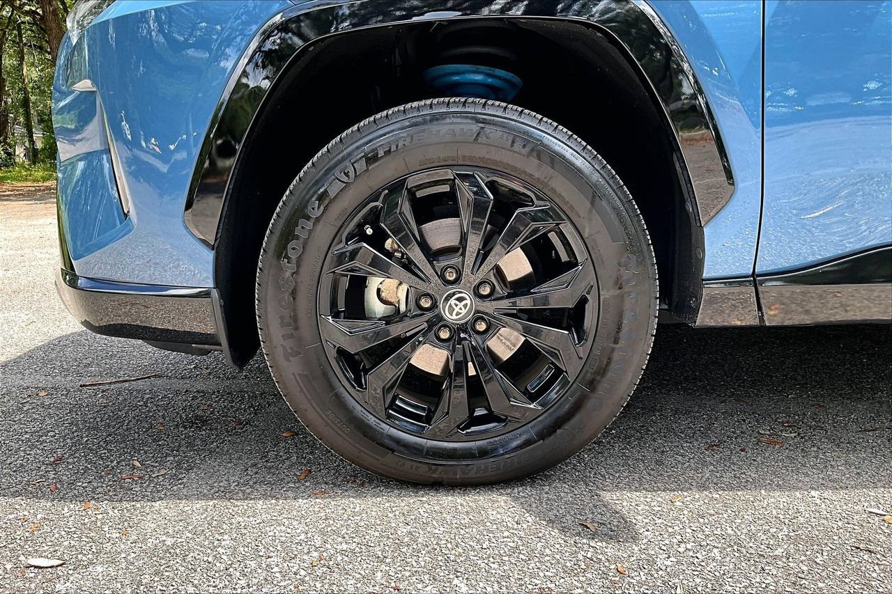 Used 2023 Toyota RAV4 XSE AWD/4WD image 35