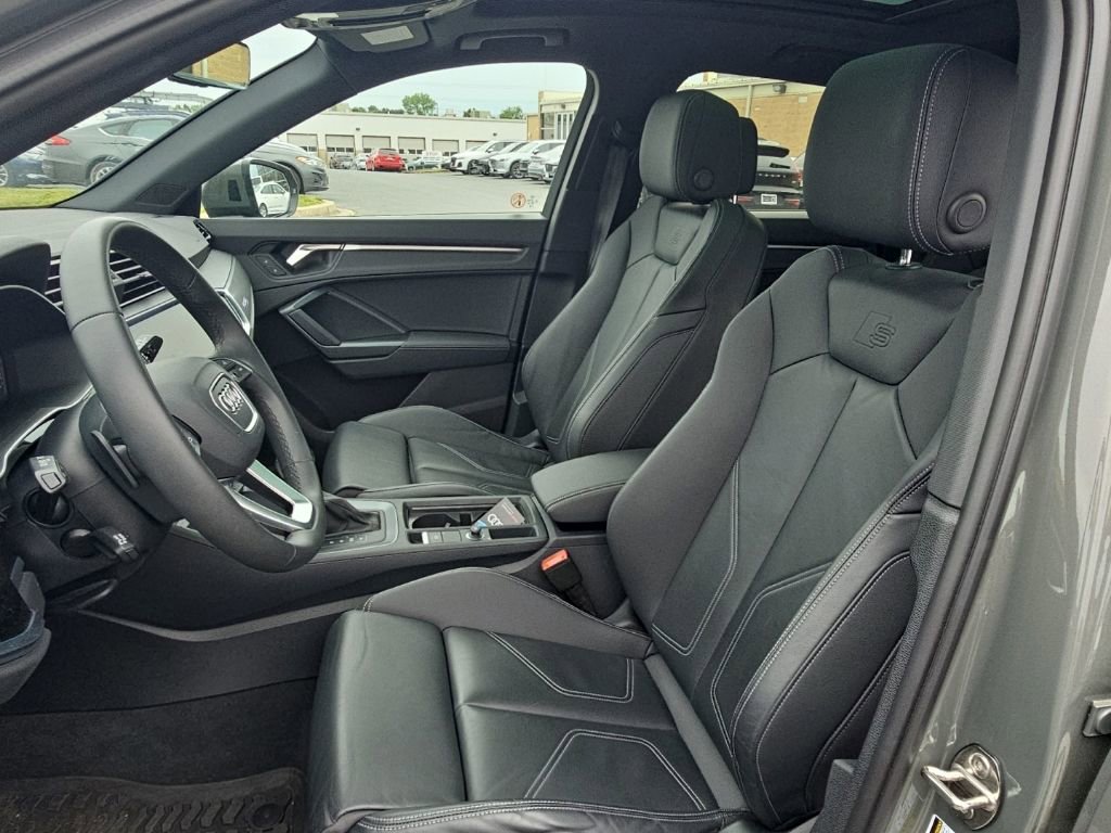 Certified 2025 Audi Q3 2.0T Premium w/ Convenience Package AWD/4WD image 3