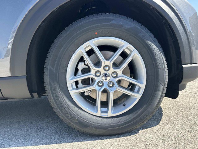 New 2026 Ford Explorer Active RWD image 12