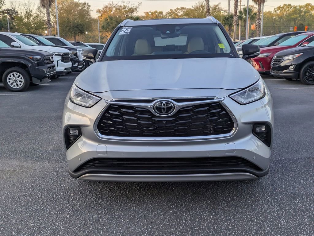 Used 2024 Toyota Highlander Platinum image 9