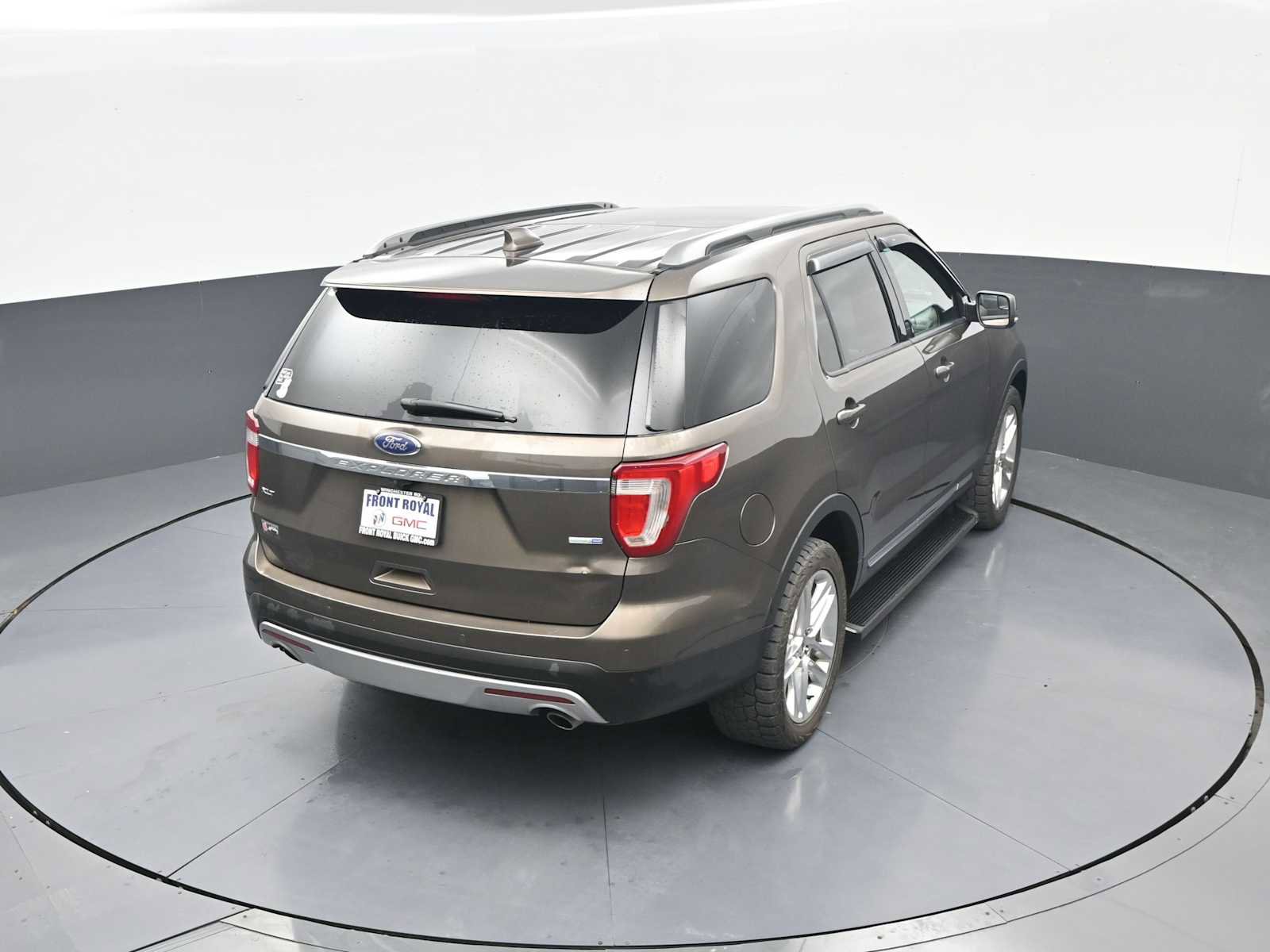 Used 2016 Ford Explorer XLT w/ Equipment Group 202A AWD/4WD image 32