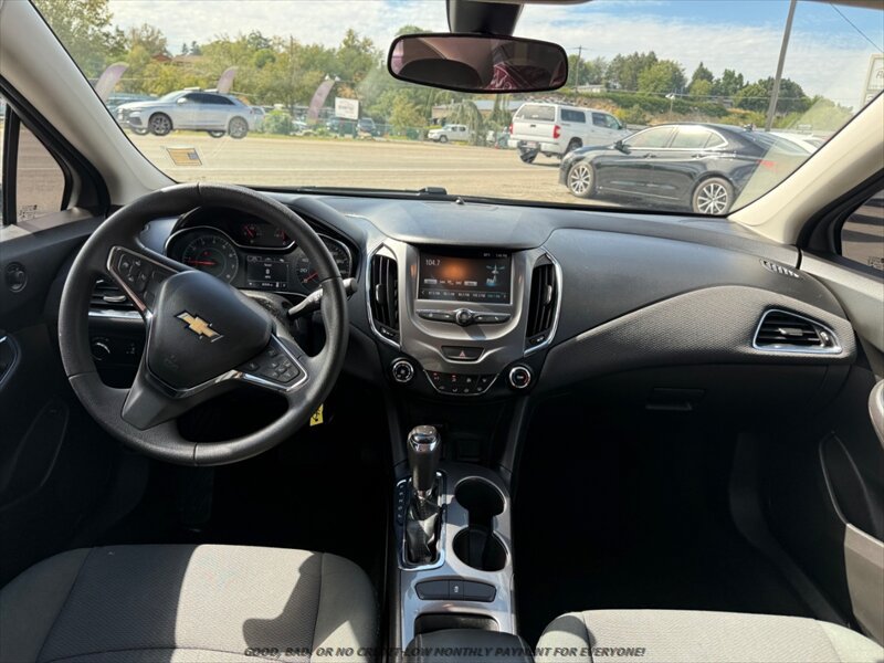 Used 2017 Chevrolet Cruze LT FWD image 9