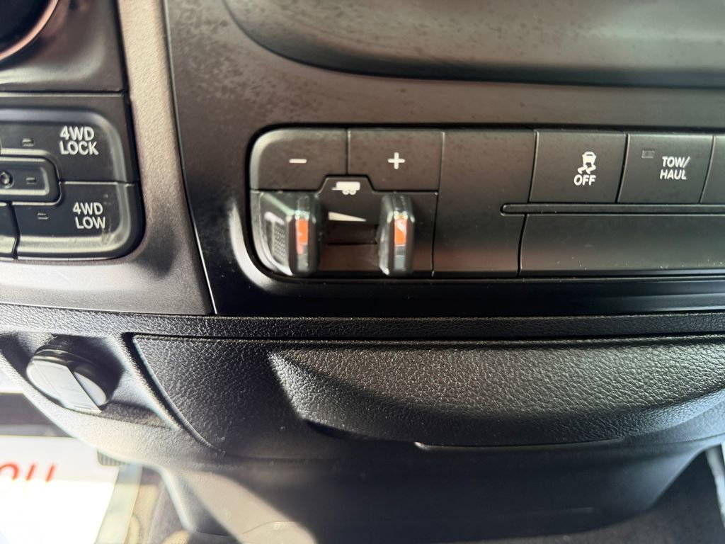 Used 2015 RAM 1500 Express image 24