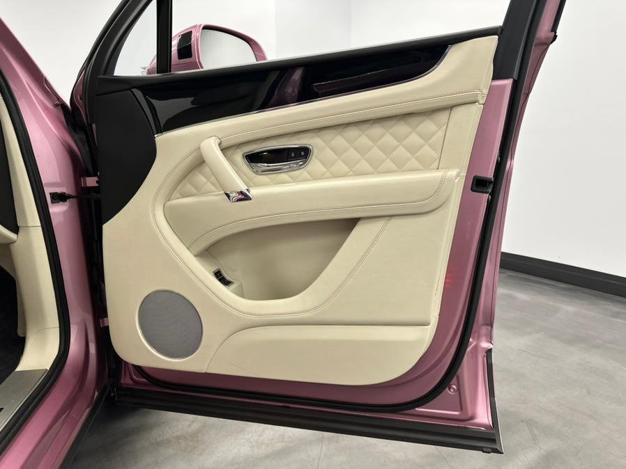 Used 2018 Bentley Bentayga image 27