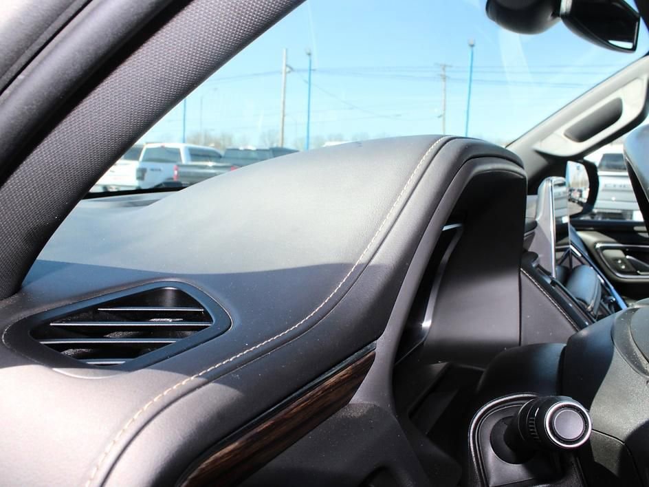 Used 2023 Chevrolet Tahoe Premier AWD/4WD image 44