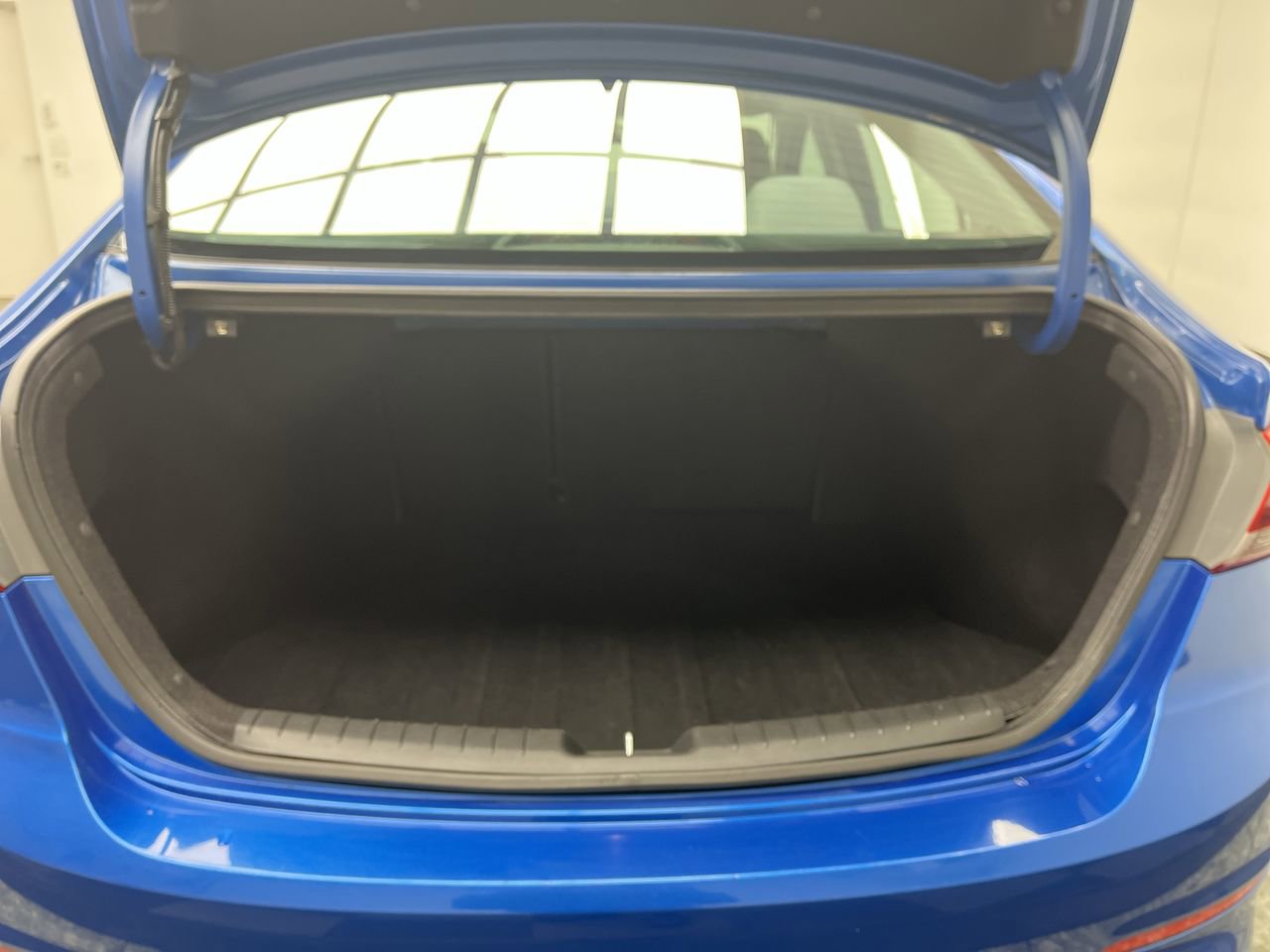 Used 2017 Hyundai Elantra SE image 21