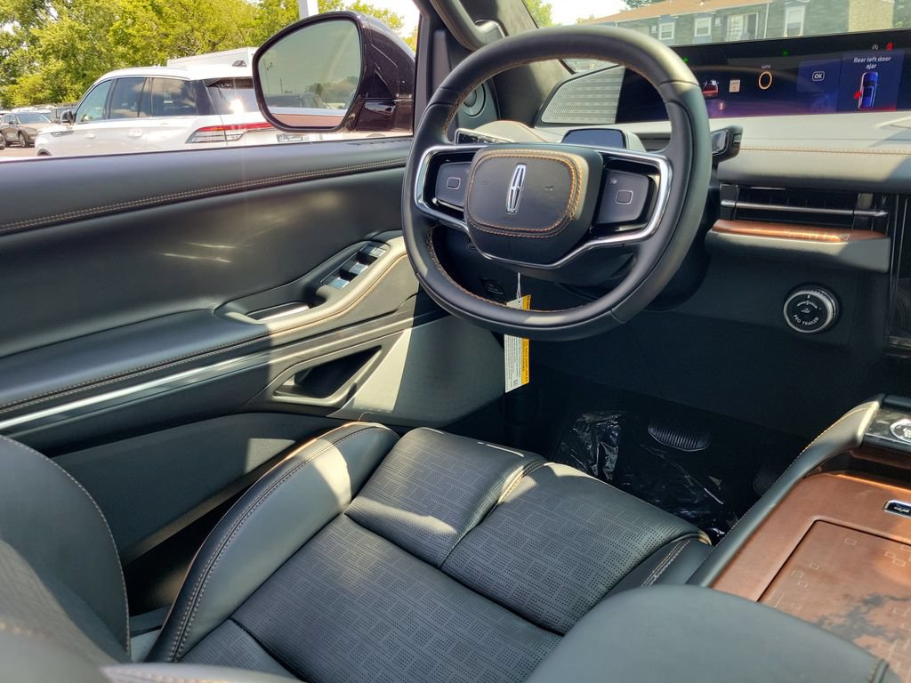 New 2027 Lincoln Navigator Black Label AWD/4WD image 13