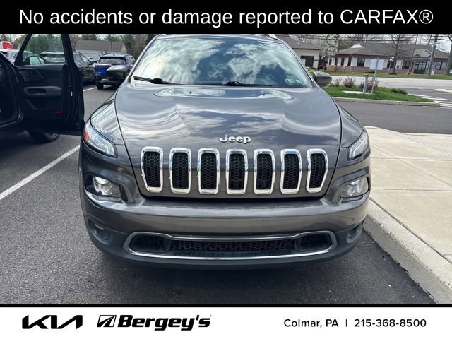 Used 2017 Jeep Cherokee Limited image 2