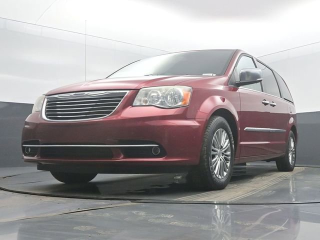 Used 2014 Chrysler Town & Country Touring-L w/ Driver Convenience Group image 46