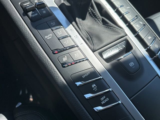 Used 2020 Porsche Macan AWD/4WD image 29