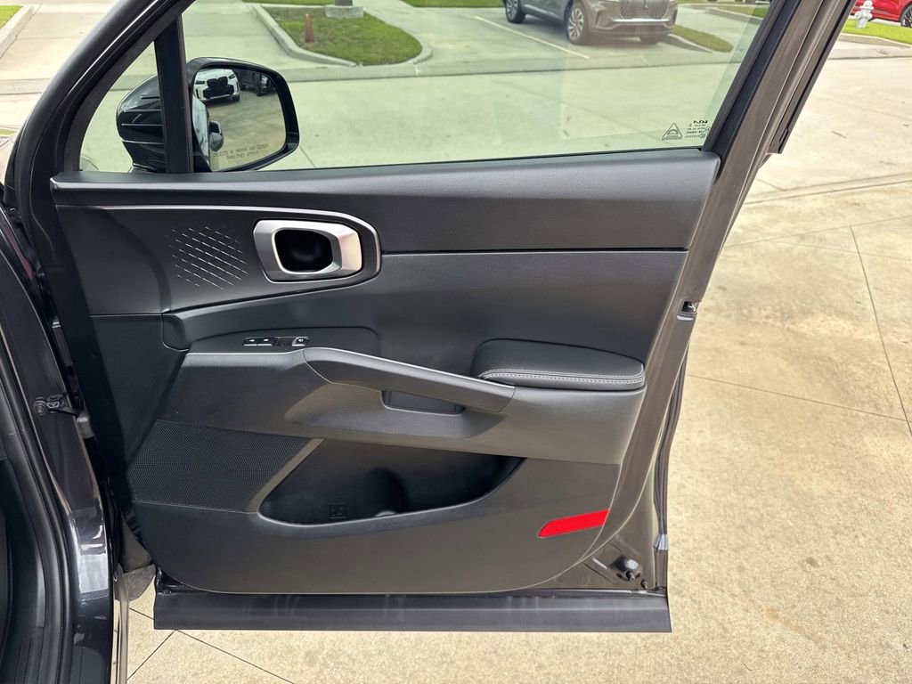Used 2025 Kia Sorento EX w/ Panoramic Sunroof Package FWD image 14