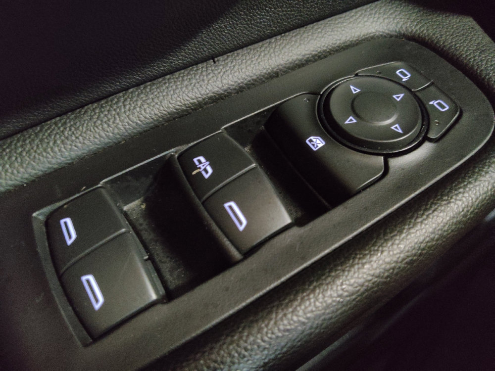 Used 2023 GMC Terrain SLT image 27