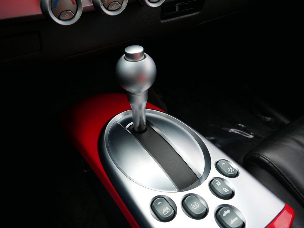 Used 2004 Chevrolet SSR RWD image 23