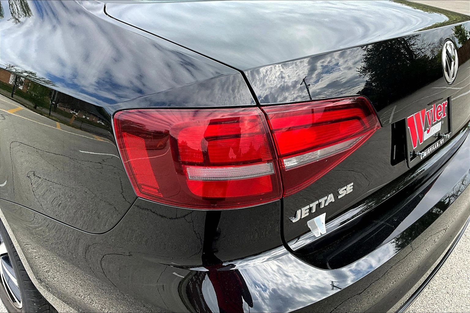 Used 2017 Volkswagen Jetta SE image 23