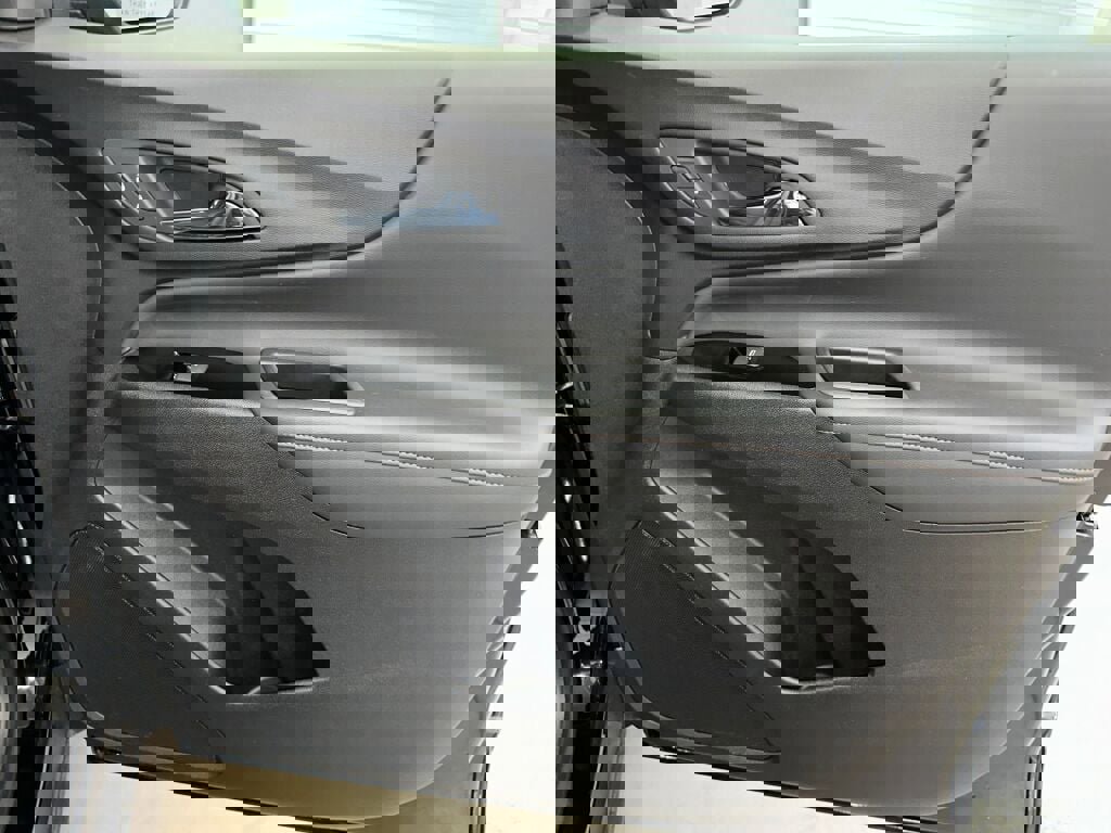 Certified 2023 Chevrolet Equinox Premier w/ LPO, Floor Liner Package image 32