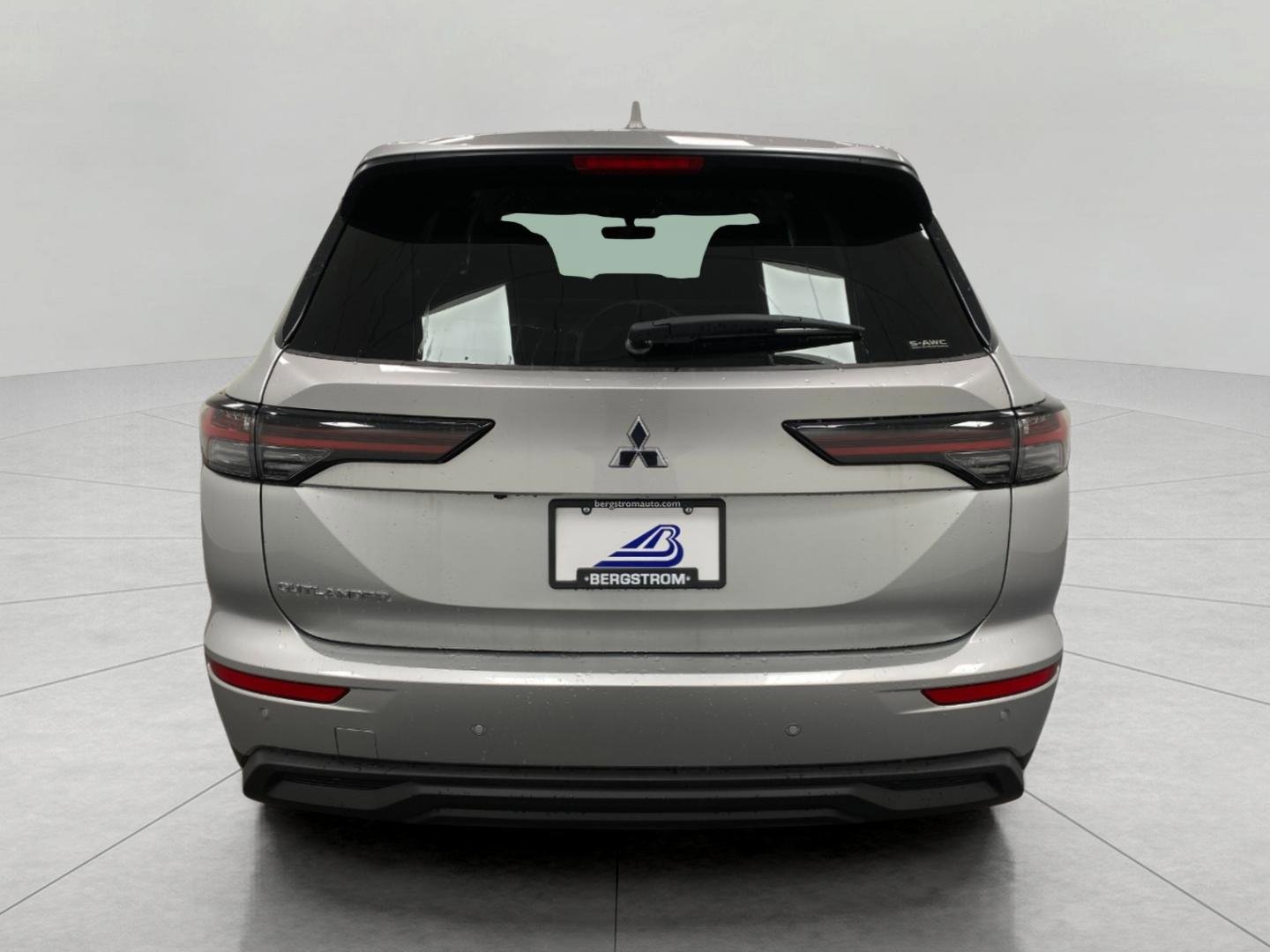 New 2025 Mitsubishi Outlander ES image 4