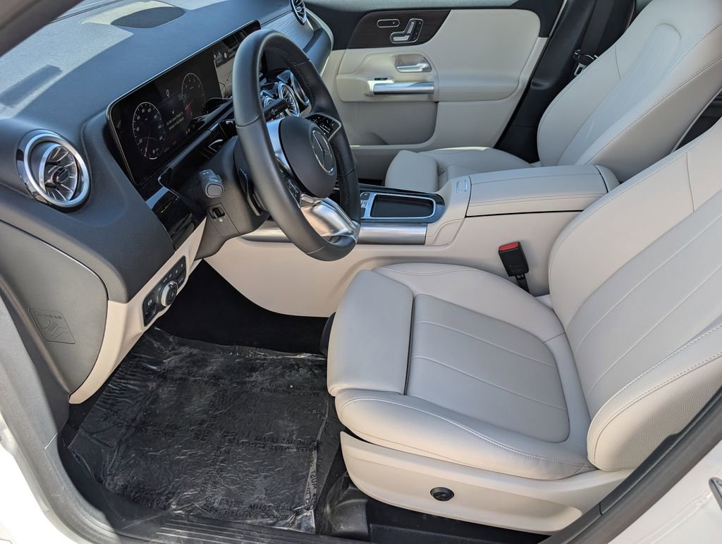 Used 2025 Mercedes-Benz GLA 250 4MATIC image 11