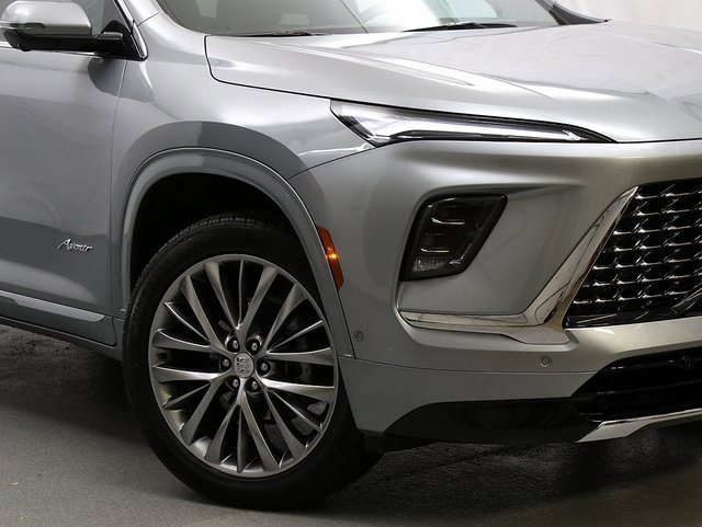 Certified 2025 Buick Enclave Avenir w/ Super Cruise Package image 3