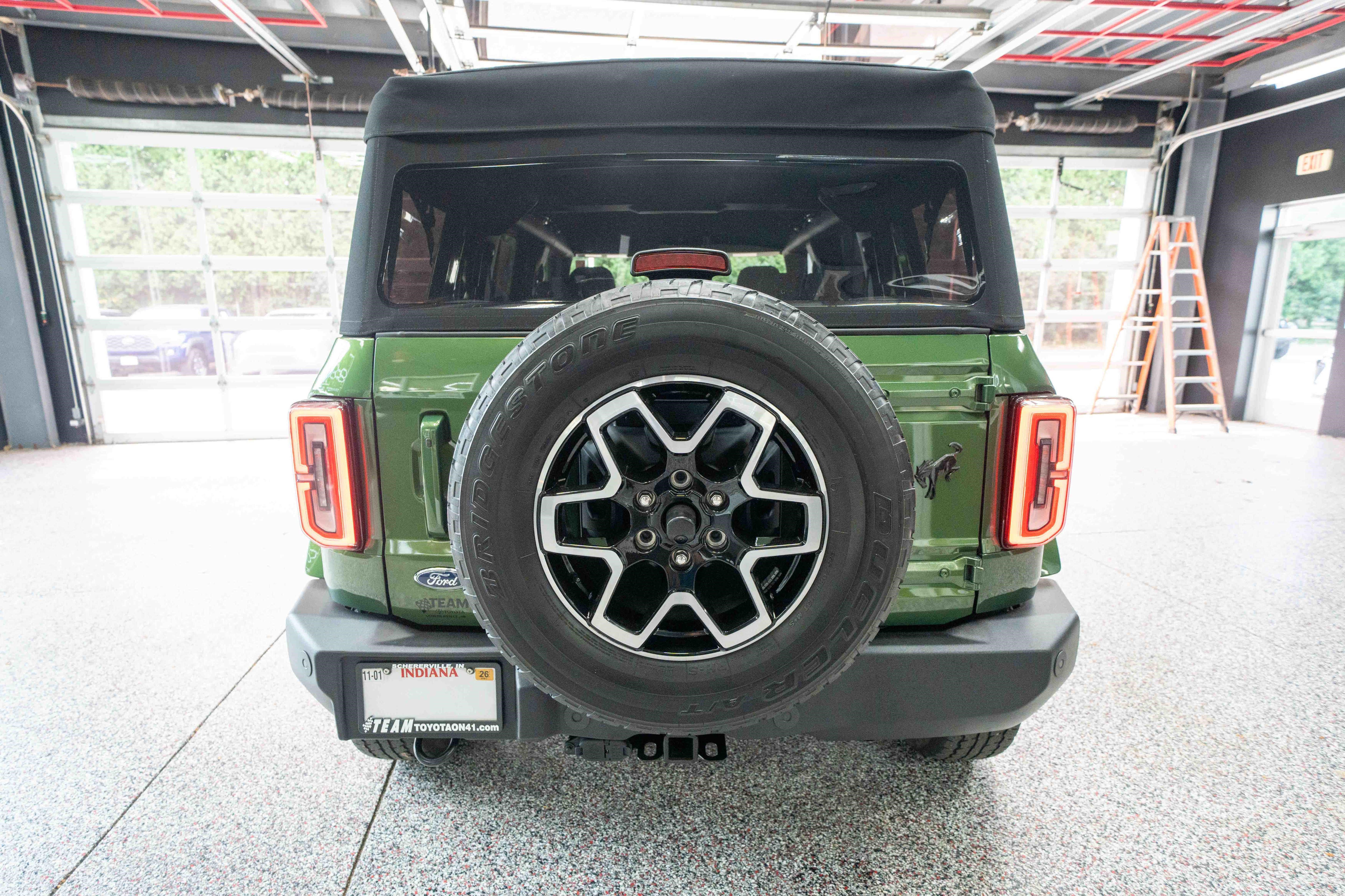 Used 2023 Ford Bronco Outer Banks AWD/4WD image 2