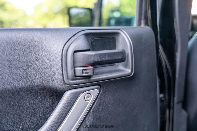 Used 2017 Jeep Wrangler Unlimited Rubicon w/ Connectivity Group AWD/4WD image 42