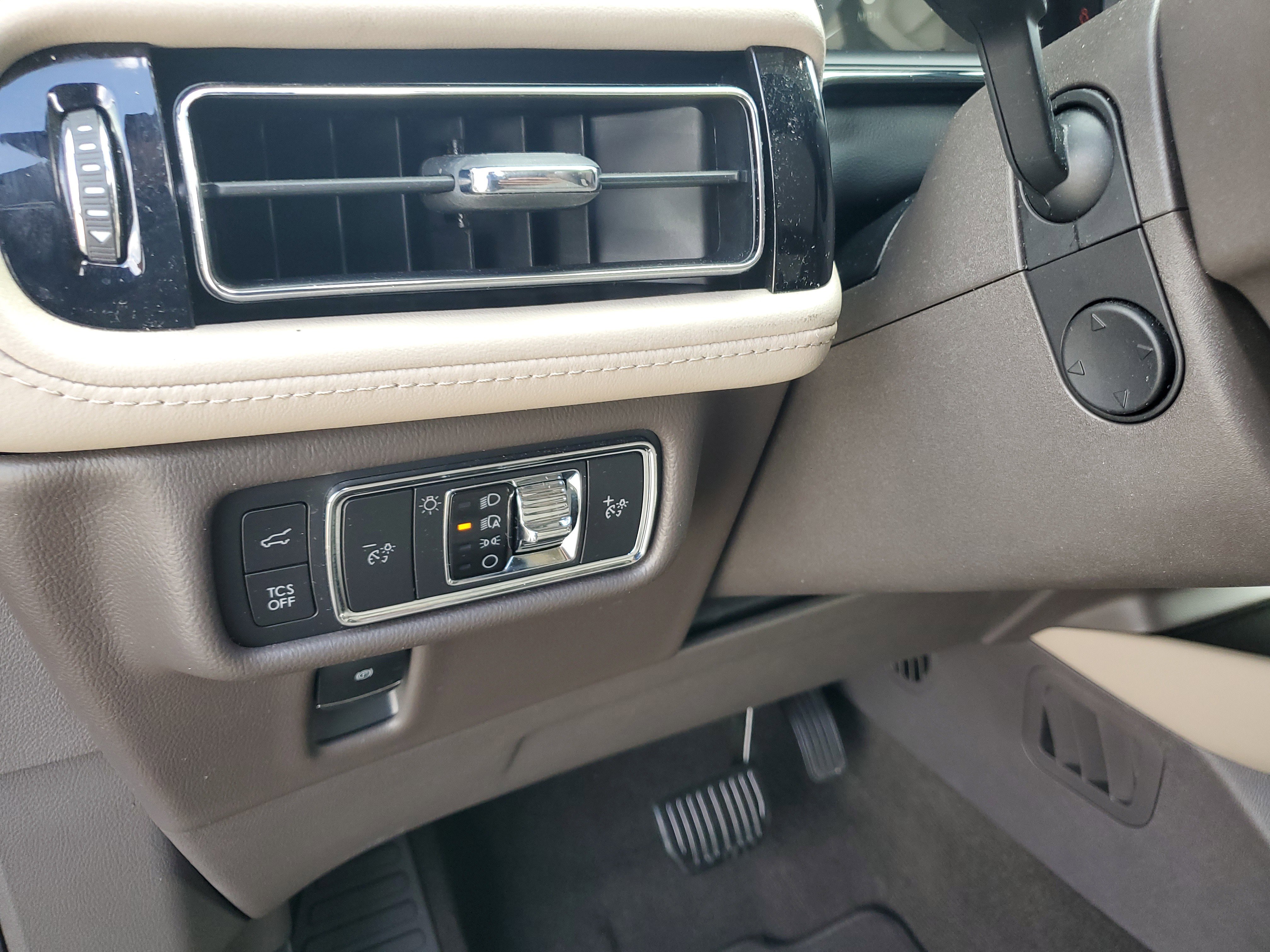 Certified 2022 Lincoln Nautilus FWD w/ Premium Package image 19