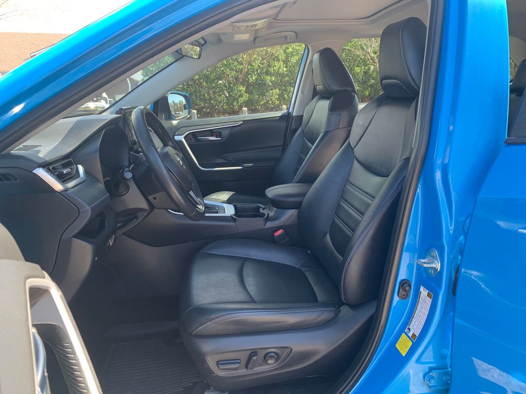 Used 2021 Toyota RAV4 XLE Premium image 10
