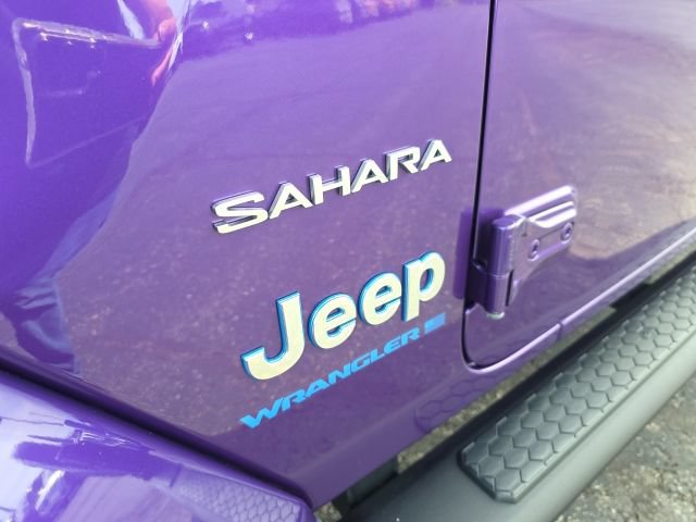 Used 2023 Jeep Wrangler Unlimited Sahara w/ Cold Weather Group AWD/4WD image 10