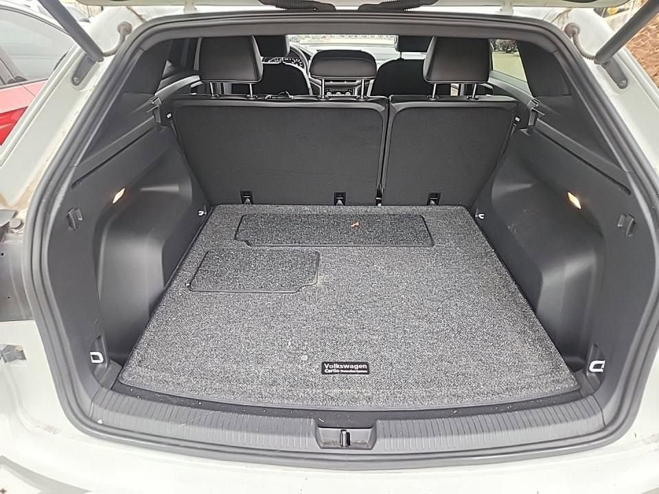 Used 2022 Volkswagen Atlas Cross Sport SE w/ Black Wheel Package image 38