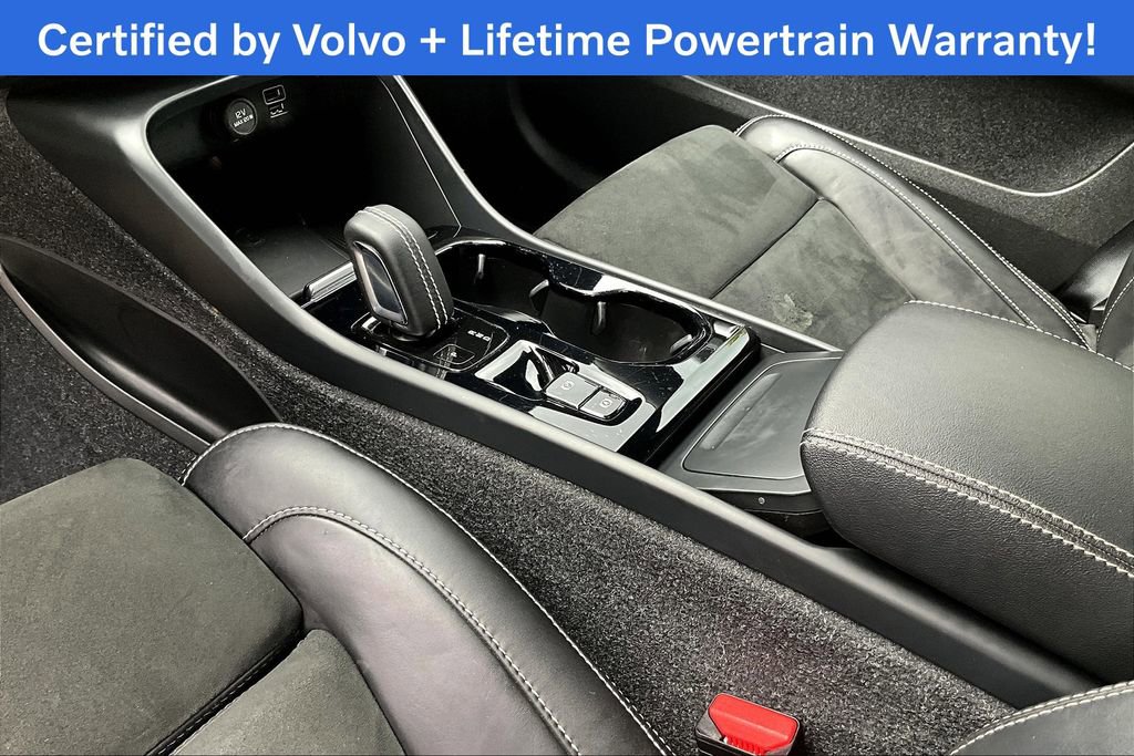 Used 2022 Volvo XC40 T5 R-Design image 18
