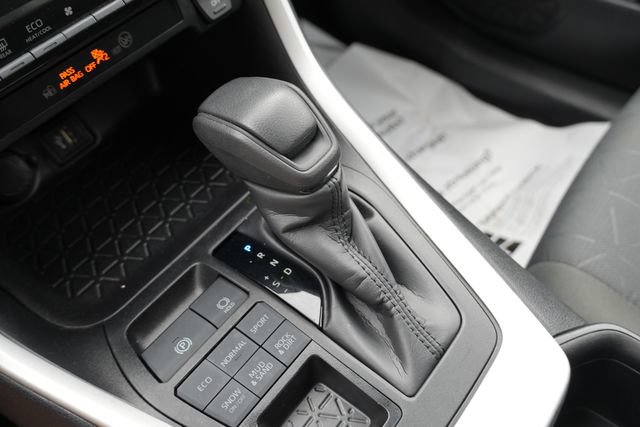Used 2024 Toyota RAV4 XLE AWD/4WD image 36