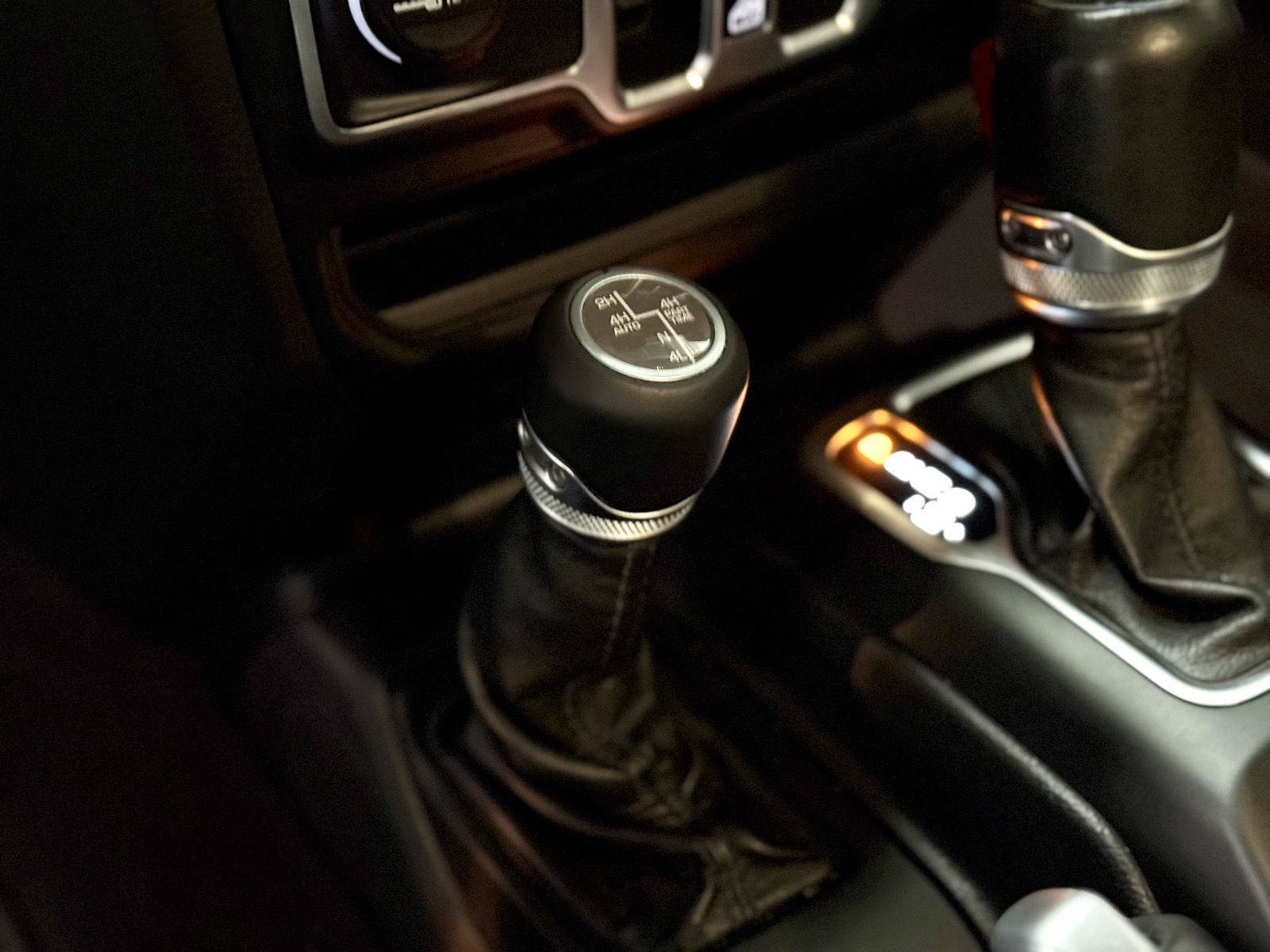 Used 2019 Jeep Wrangler Unlimited Sahara w/ Uconnect 4C Nav & Sound Group AWD/4WD image 25