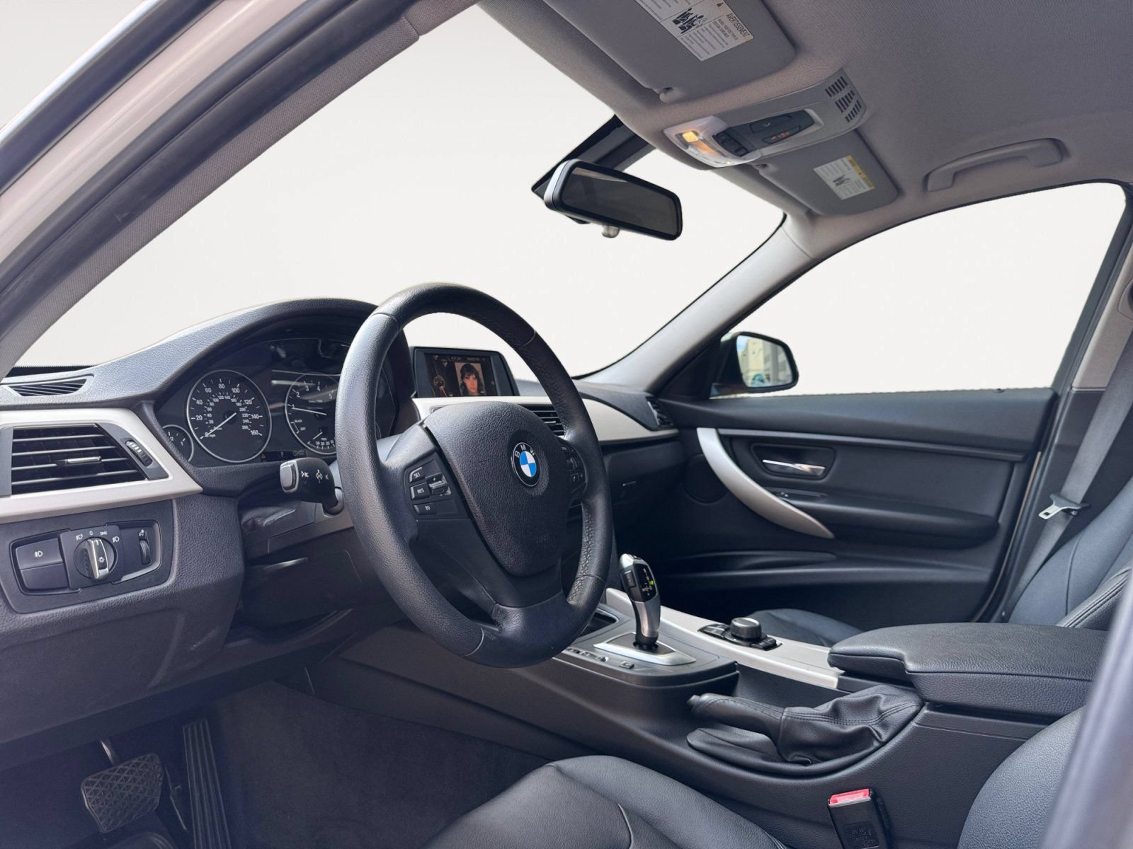 Used 2016 BMW 320i xDrive Sedan AWD/4WD image 9