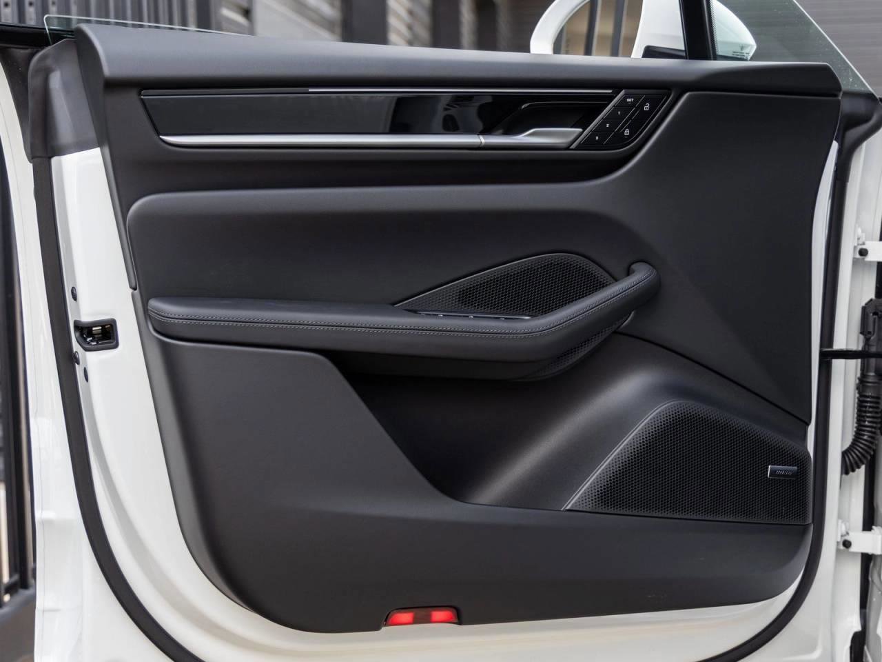 Used 2025 Porsche Macan 4S Electric image 87