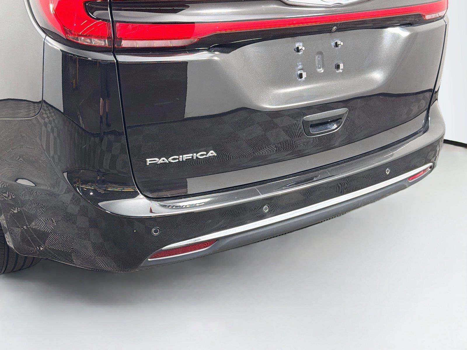 Used 2024 Chrysler Pacifica Touring-L FWD image 38