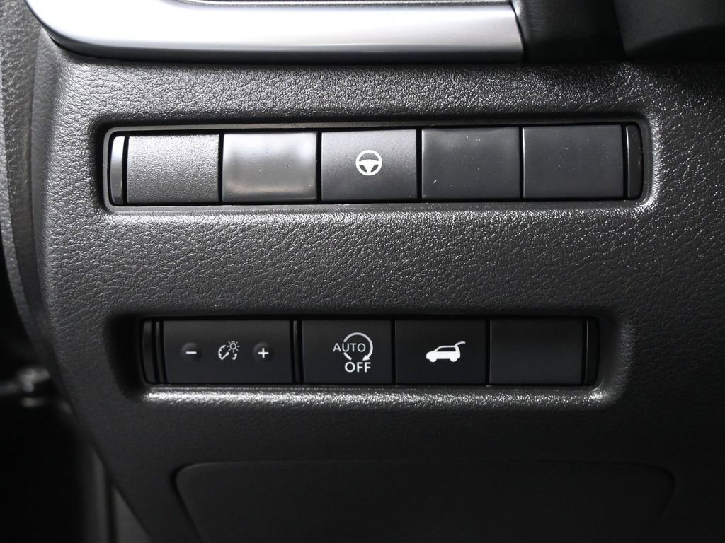 Used 2024 Nissan Rogue SV image 8