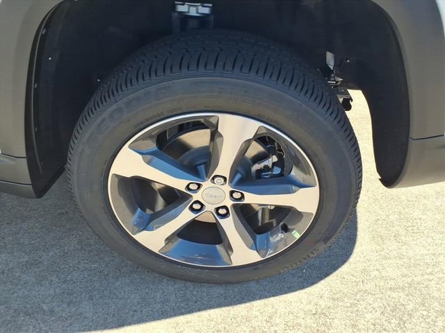 New 2025 Jeep Grand Cherokee L Limited w/ Luxury Tech Group II image 22