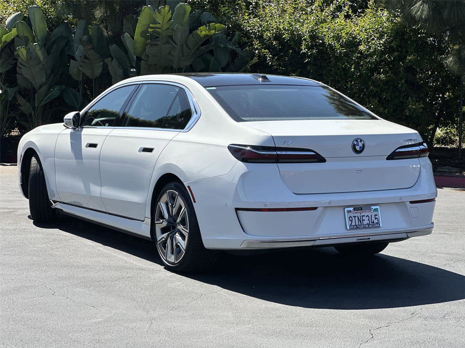 Used 2025 BMW i7 eDrive50 w/ Premium Package RWD image 5