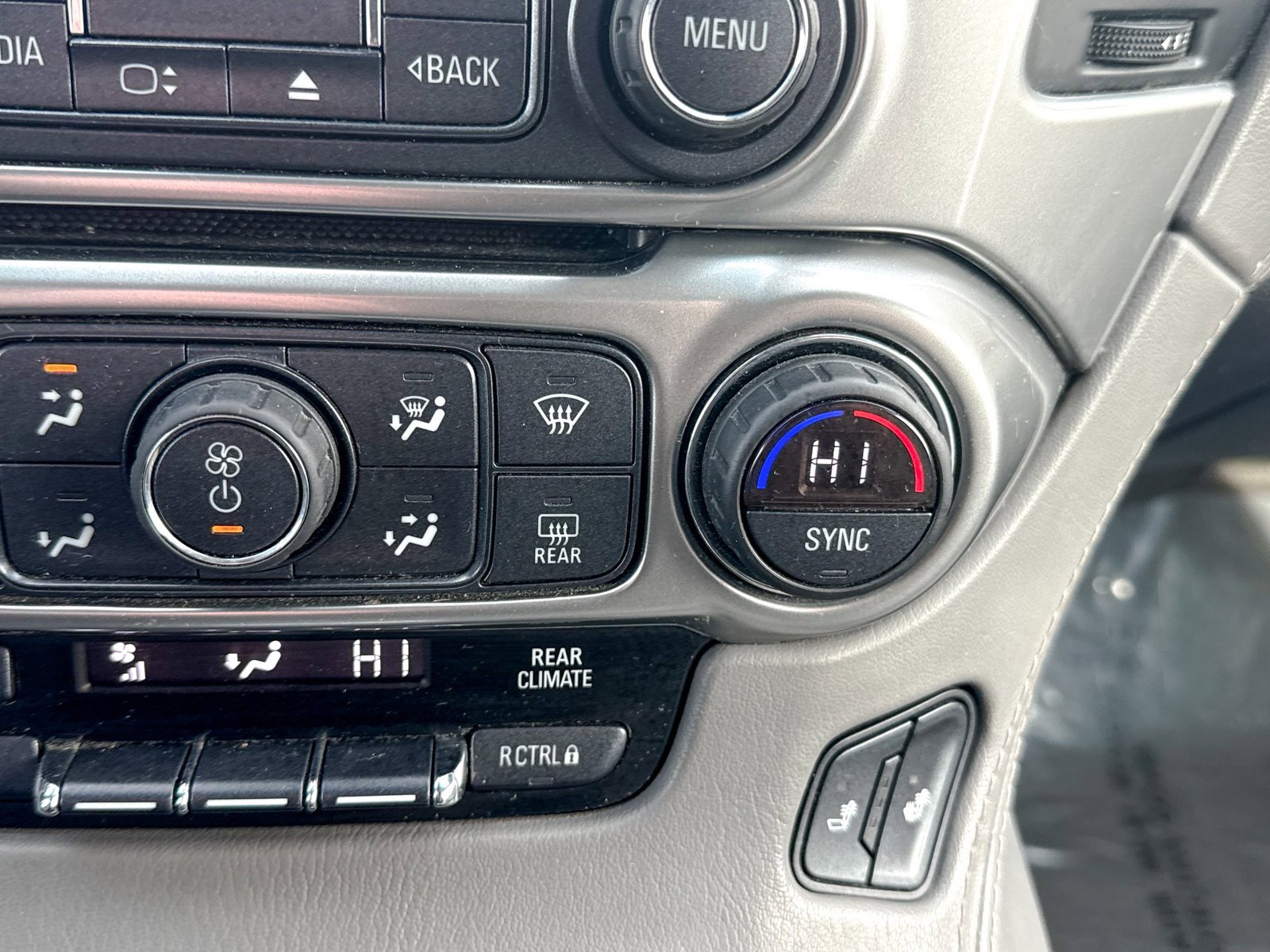 Used 2018 Chevrolet Suburban LT image 35