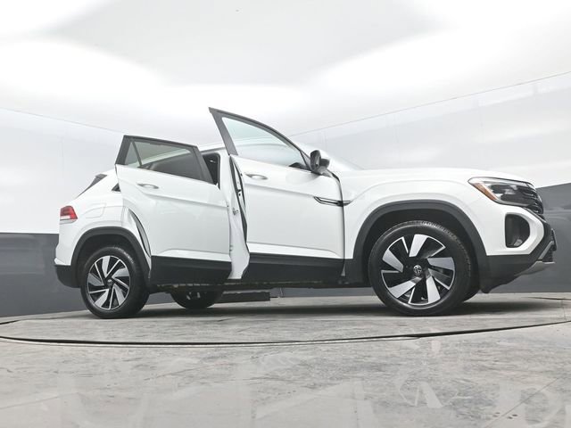 Used 2025 Volkswagen Atlas Cross Sport SE image 28