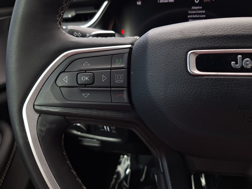 Used 2023 Jeep Grand Cherokee Altitude AWD/4WD image 16
