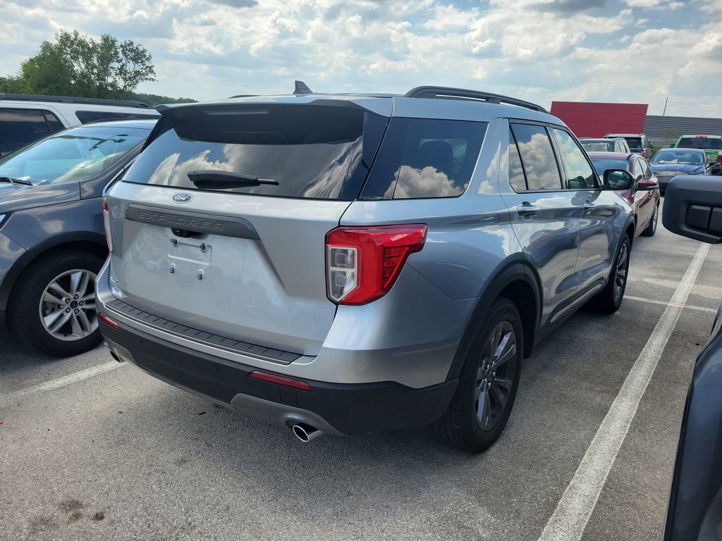 Used 2024 Ford Explorer XLT w/ Equipment Group 202A image 5