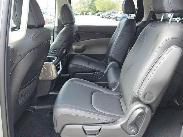 New 2026 Kia Carnival EX FWD image 14