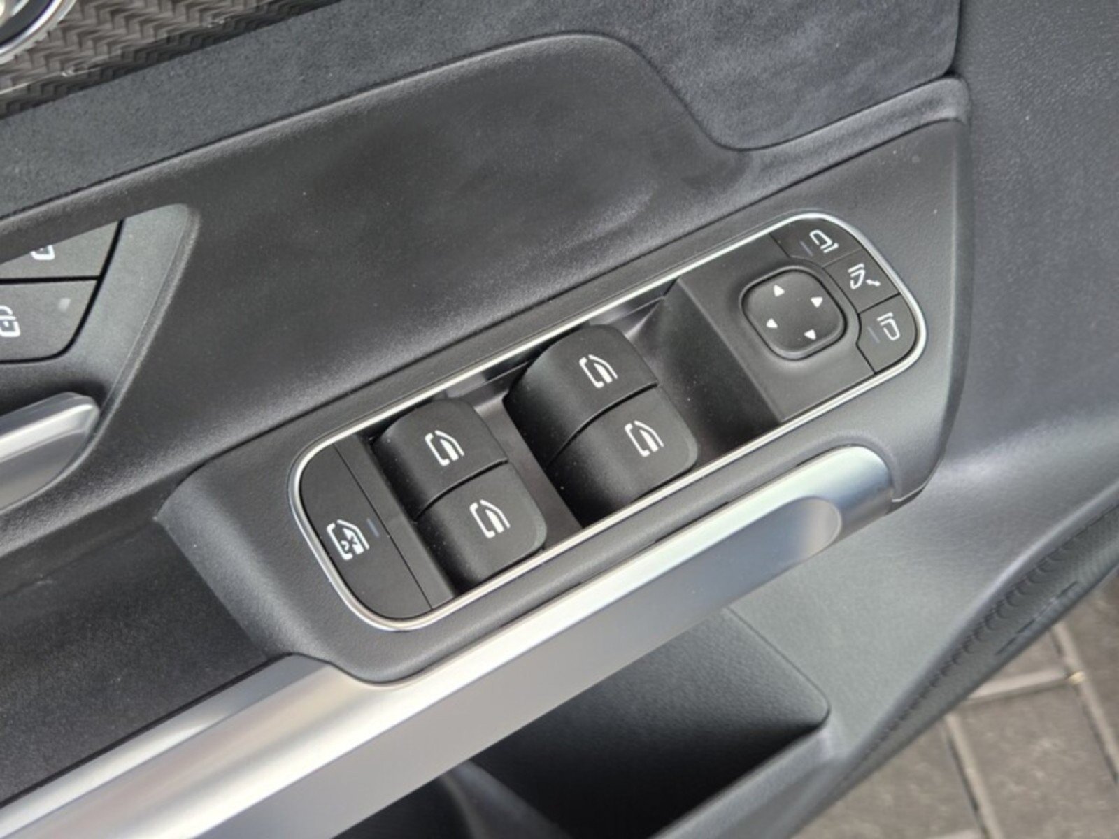 Certified 2026 Mercedes-Benz GLB 35 AMG 4MATIC image 24