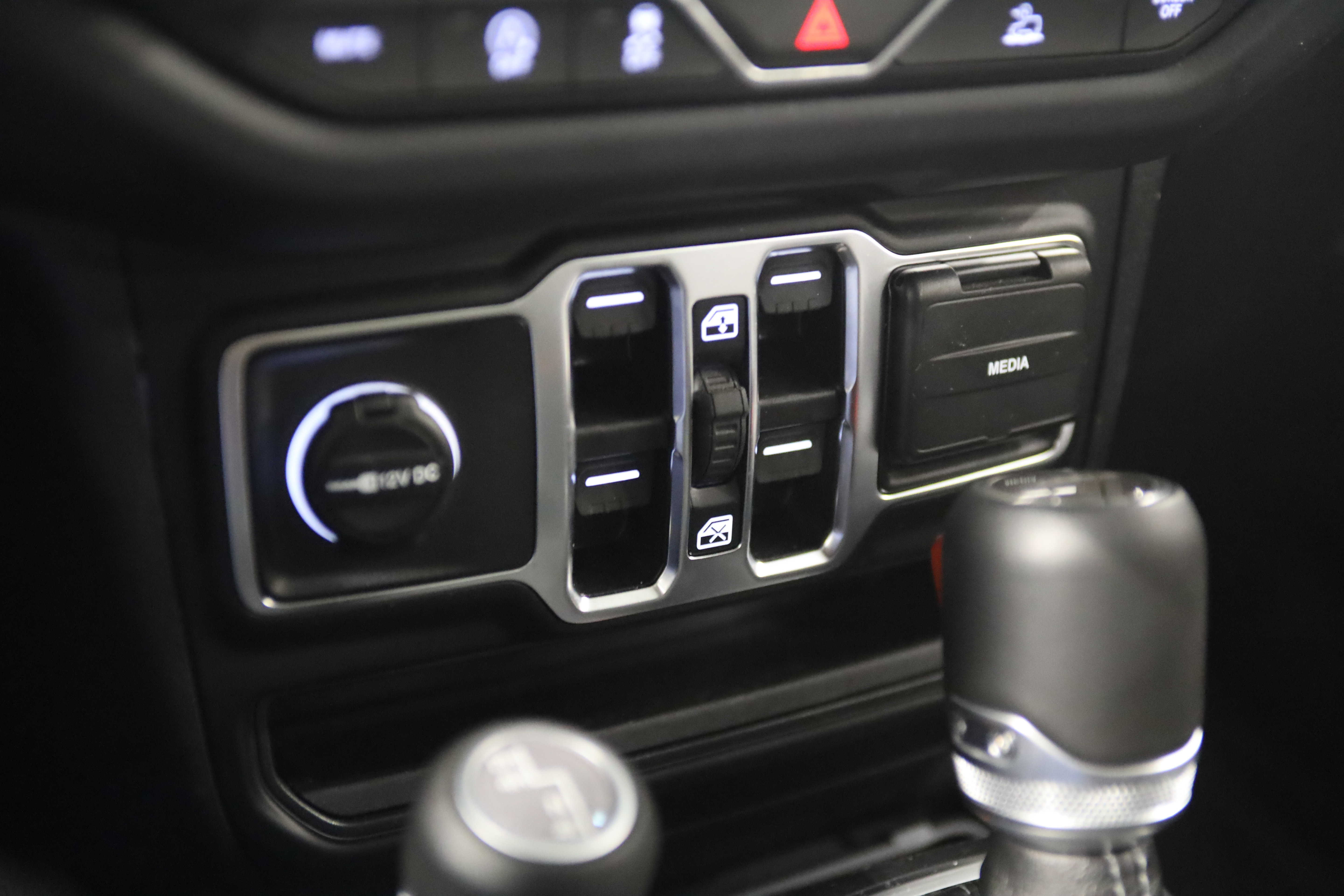 Used 2025 Jeep Gladiator Sport AWD/4WD image 29