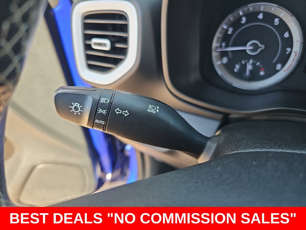 Used 2022 Hyundai Venue Limited FWD image 25