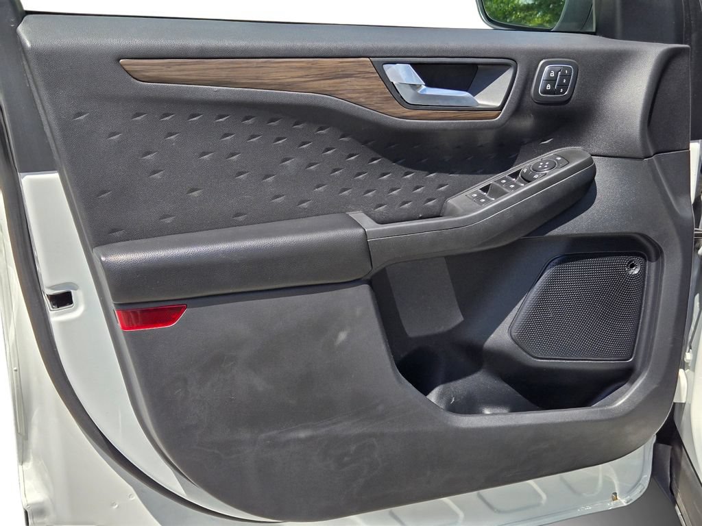 Used 2020 Ford Escape Titanium AWD/4WD image 14
