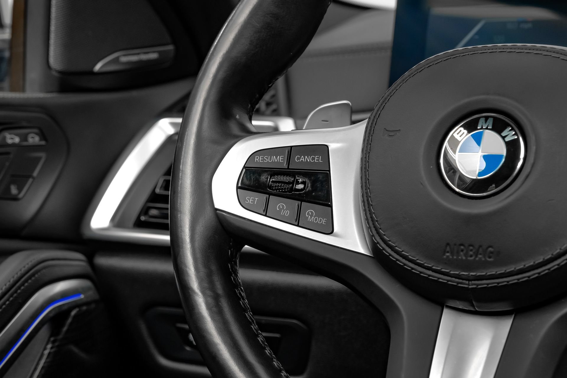 Used 2025 BMW X6 xDrive40i w/ Climate Comfort Package AWD/4WD image 19
