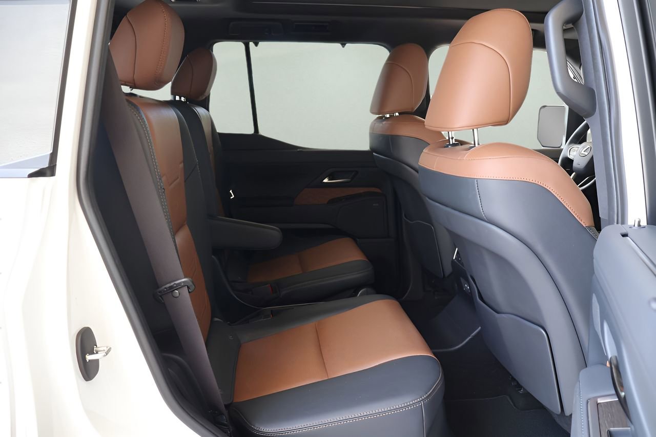 Used 2025 Lexus GX 550 w/ Cold Area Package AWD/4WD image 20