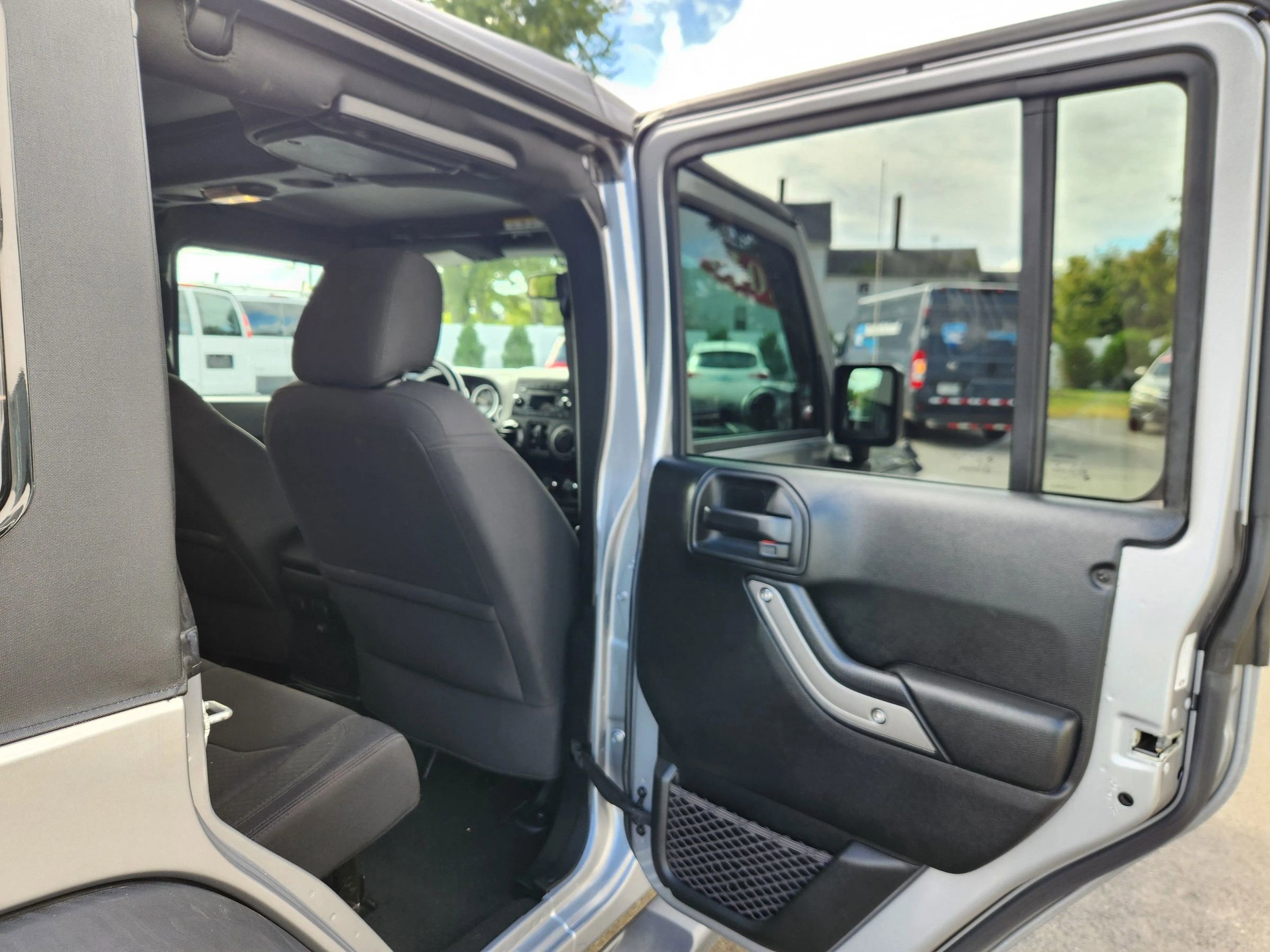 Used 2018 Jeep Wrangler Unlimited Sport S image 36